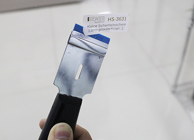 太神奇了！多用途清潔刮刀，輕松刮走黏膠垢